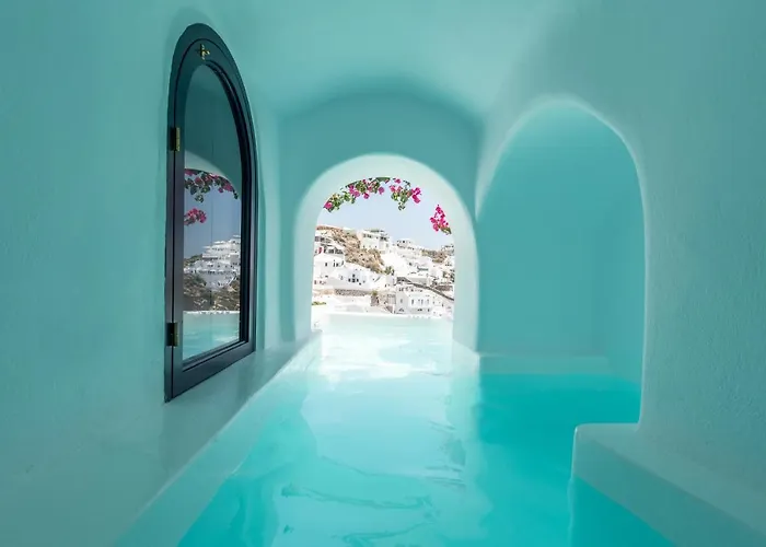 Chelidonia Luxury Oia (Santorini)