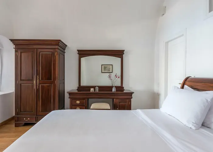 Chelidonia Luxury 4* Oia (Santorini)