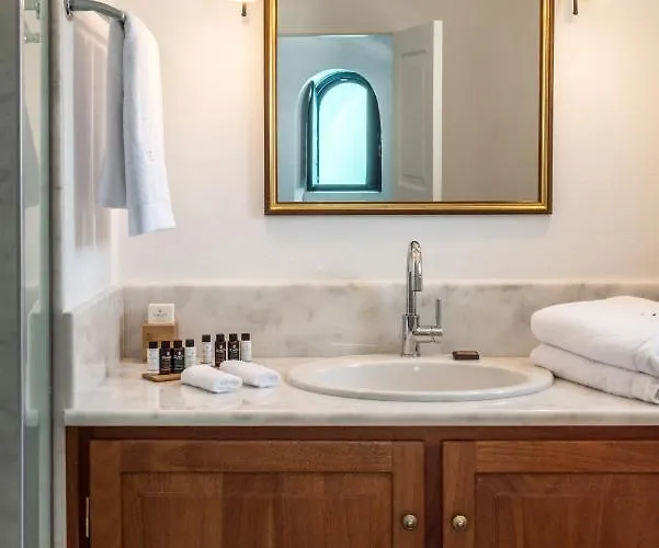 Chelidonia Luxury Oia (Santorini)