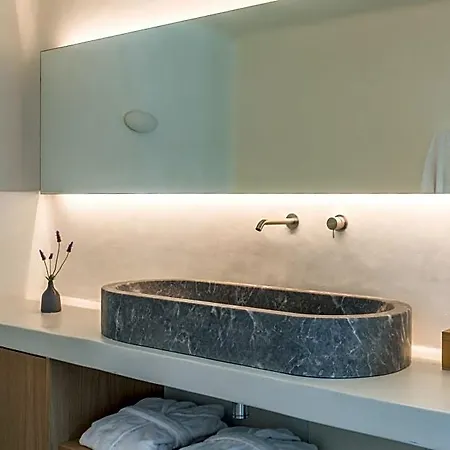 Chelidonia Luxury Hotel Oia (Santorini)