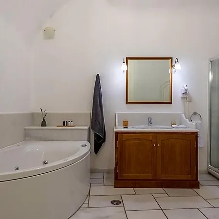 Chelidonia Luxury 4* Oia (Santorini)