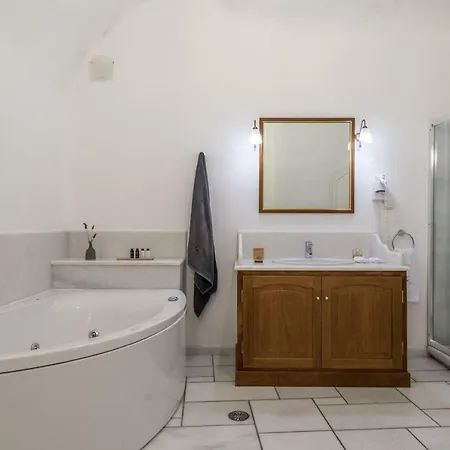Chelidonia Luxury Szálloda 4*