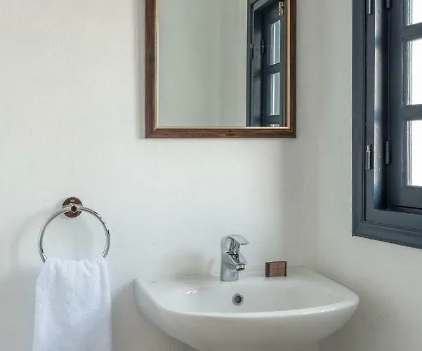 Chelidonia Luxury Hotel Oia