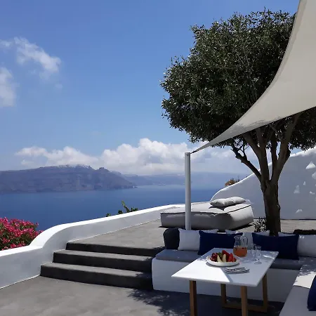 Chelidonia Luxury 이아